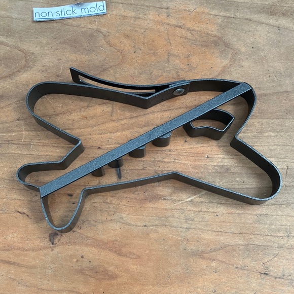 Pancake Airplane Non-Stick Mold, Metal - Picture 5 of 9